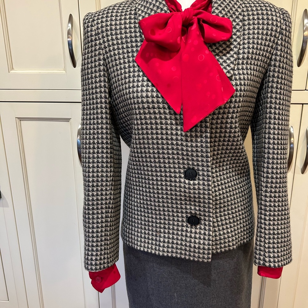 Vintage Elegant Houndstooth Blazer with Red details.  Freshly dry cleaned